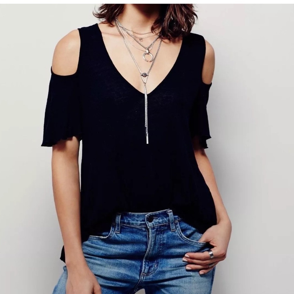 NWT FREE PEOPLE SzS WE THE FREE BITTERSWEET COLD SHOULDER V-NECK TEE BLACK
